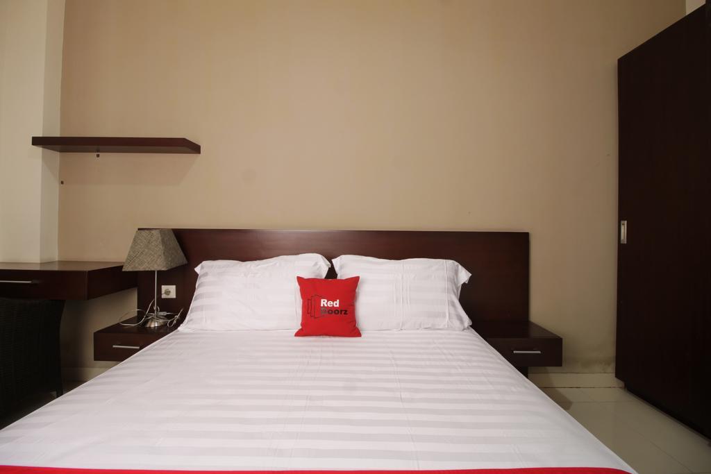 Reddoorz Plus Near Ambassador Mall Yakarta Exterior foto